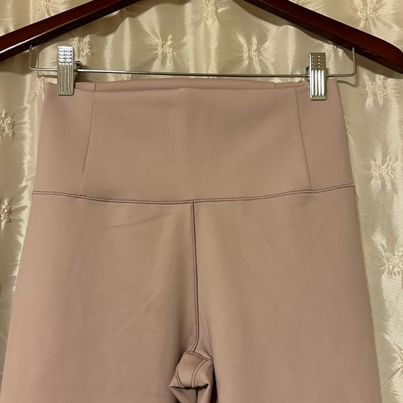 Vuori Evolve Legging Uplift Legging Dusk Pink 7/8 Length High Rise - Picture 7 of 16